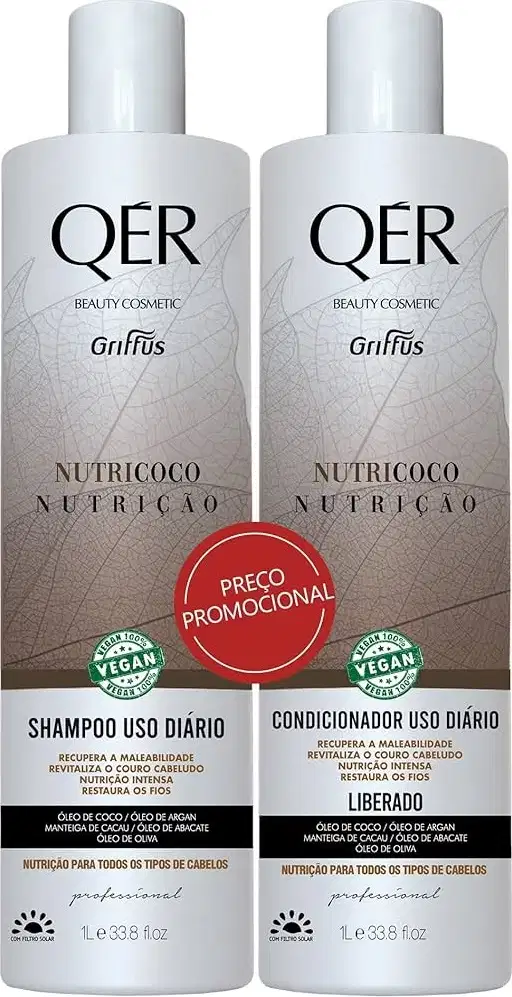 A imagem mostra shampoo e condicionador em frascos plásticos cilíndricos brancos com rótulos em preto, vermelho e tons de marrom.