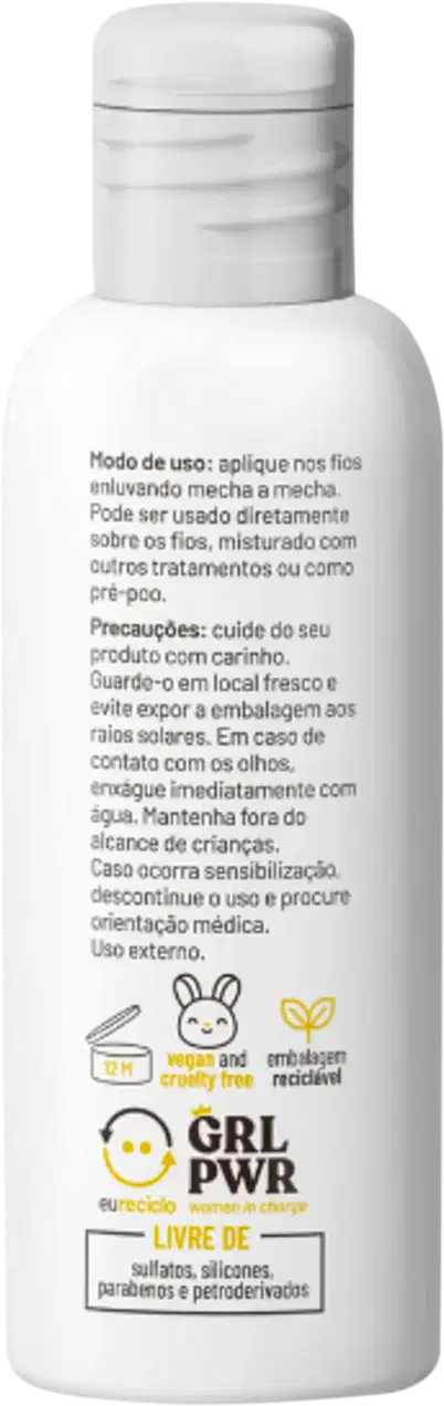 Produto de cuidado capilar Curly Care Frasco plástico branco pequeno com tampa. Rótulo em português com instruções de uso, precauções e composição "livre de sulfatos, silicones, parabenos e petroquímicos".