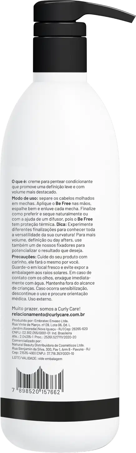 Produto de cuidado capilar leave-in da marca Curly Care. O frasco tem um formato cilíndrico alongado. Na parte frontal, há um longo texto descritivo em português com instruções de uso e informações sobre o produto.