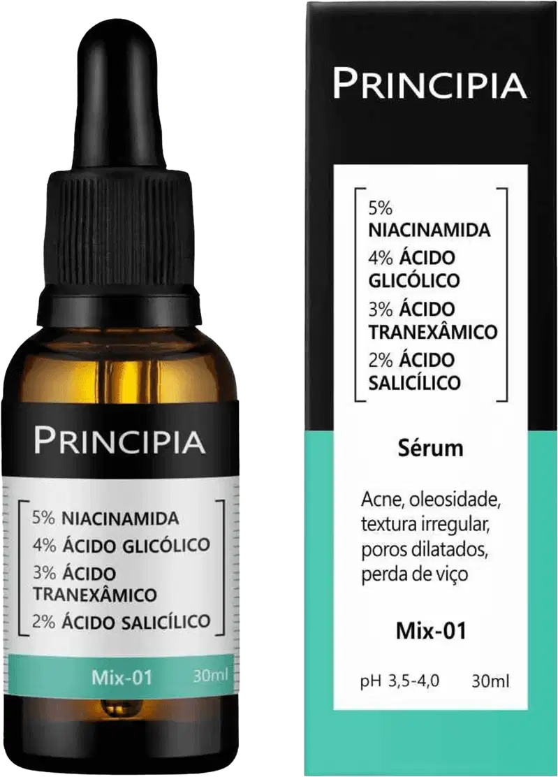 Frasco de vidro preto com conta-gotas e caixa de papelão preta e verde com rótulo "Principia". O rótulo lista os ingredientes ativos, como niacinamida, ácido glicólico, ácido tranexâmico e ácido salicílico.