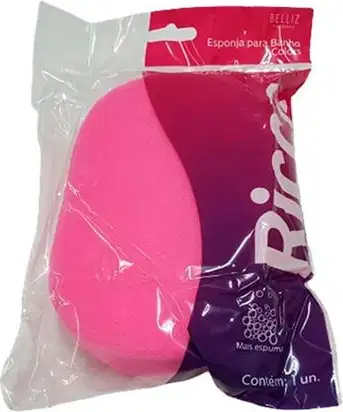 Esponja de banho Colors, da marca Ricca.