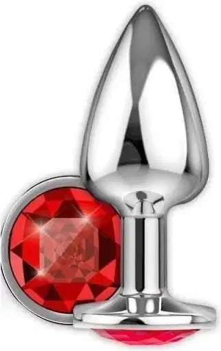 Plug anal de metal cromado com gema de cristal vermelho brilhante, embalado individualmente em caixa de plástico transparente.
