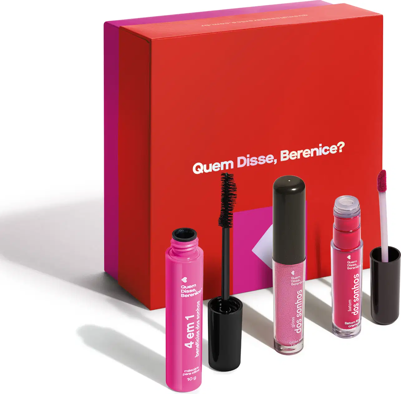 Caixa de presente vermelha e lilás, máscara de cílios 4 em 1 em tubo rosa com tampa e aplicador pretos, gloss dos sonhos rosa com tampa preta e batom líquido dos sonhos vermelho com tampa preto e aplicador vermelho, todos da marca Quem Disse, Berenice?.