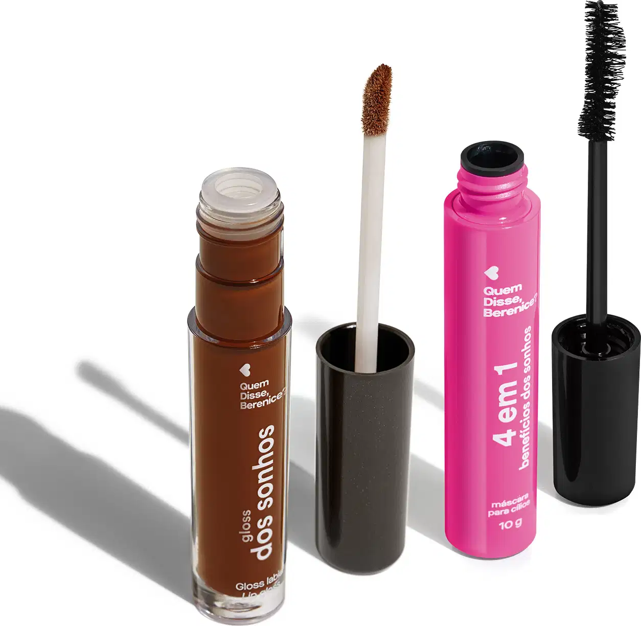 Produtos de maquiagem da marca Quem Disse, Berenice? incluindo um gloss labial marrom em frasco, uma máscara de cílios rosa em tubo e um rímel preto em embalagem preta.