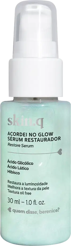 Frasco com rótulo azul e tampa com conta-gotas branco contendo 30ml de sérum facial restaurador Skin.q Acordei no Glow da marca Quem Disse, Berenice?.