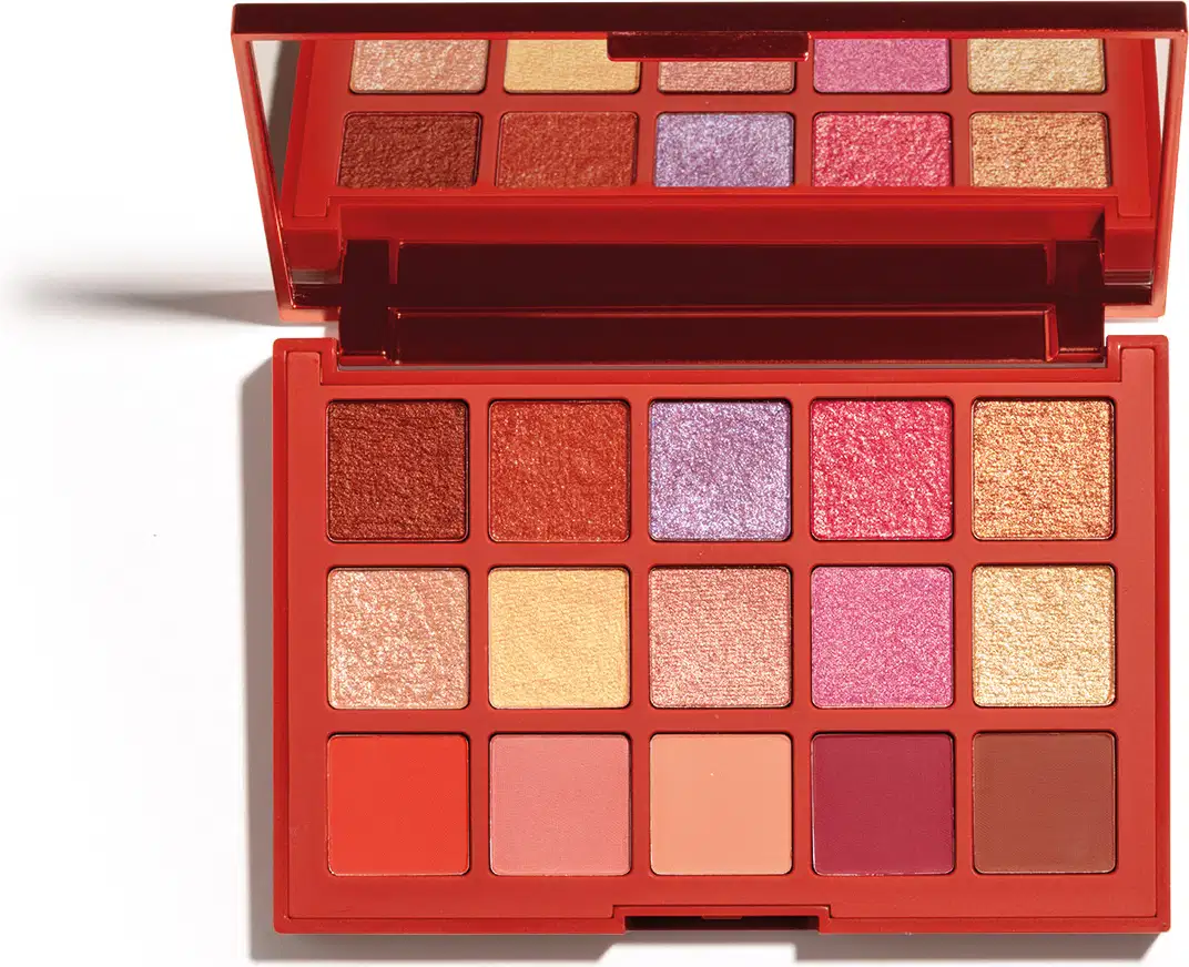 Paleta de maquiagem multifuncional em estojo vermelho com espelho na tampa e 15 cores em tons quentes da marca Quem Disse, Berenice? Camaleoa.