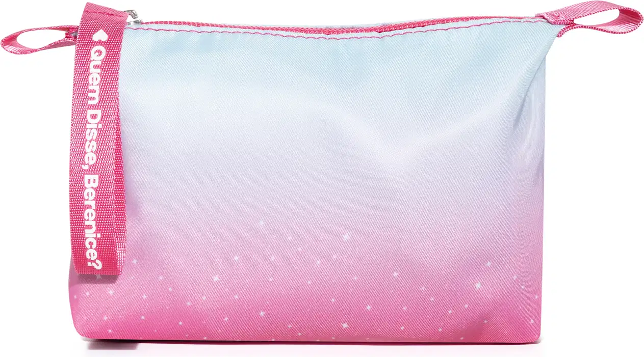 Necessaire de maquiagem em formato retangular. Exterior em material sintético com degradê de cores pastel, indo de azul claro a rosa com pequenos detalhes brilhantes espalhados. Design delicado e feminino, ideal para guardar e transportar cosméticos.