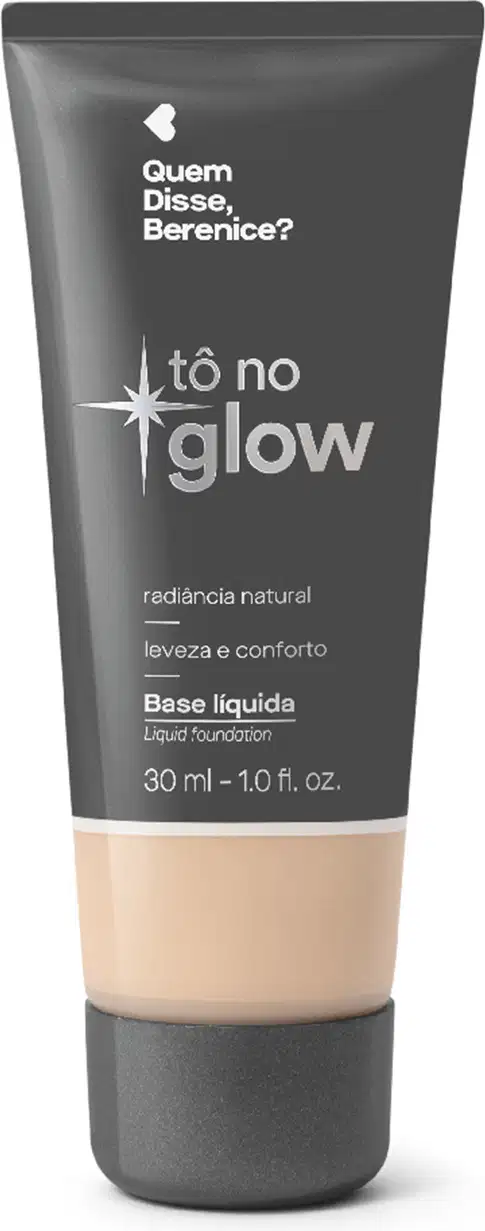 Bisnaga cinza de base líquida da marca Tô no Glow Quem disse, Berenice?, com detalhe na cor da base na parte inferior da embalagem e texto branco branco no rótulo.