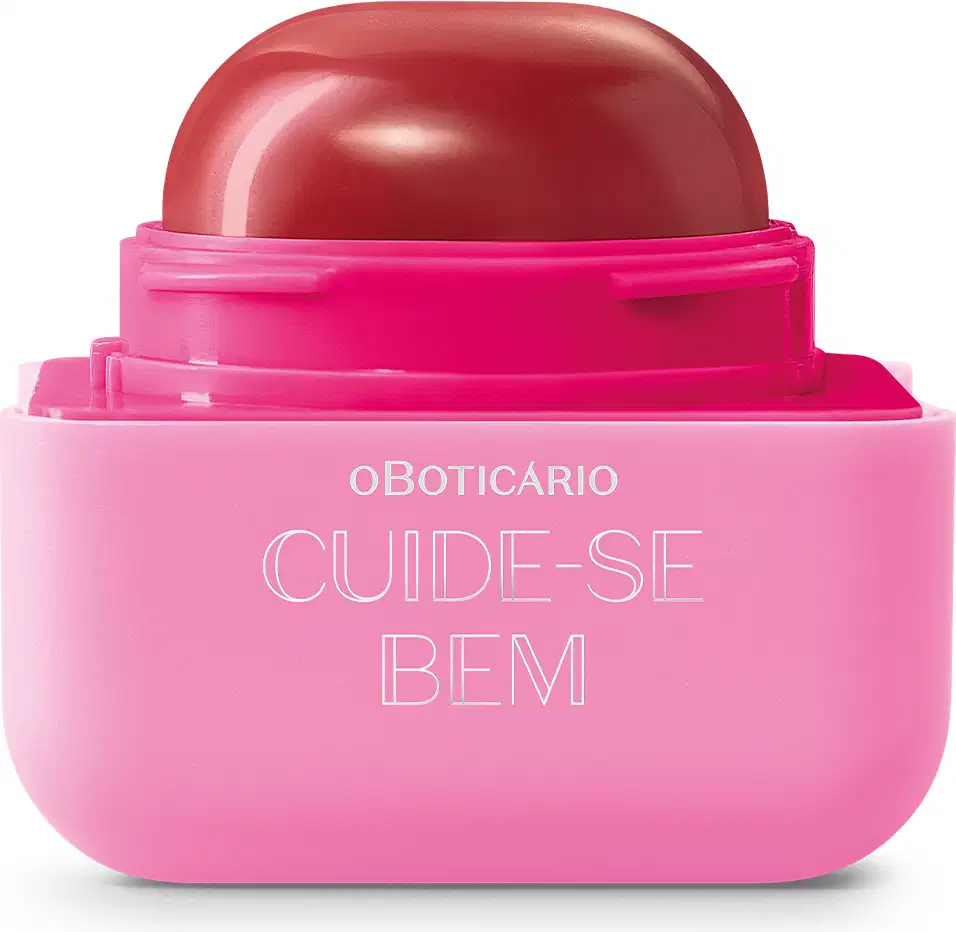 Produto de beleza em embalagem plástica rosa e vermelha. Rótulo na parte inferior rosa com o texto "OBOTICÁRIO CUIDE-SE BEM" em letras brancas.