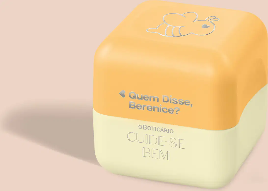 Balm Labial em formato hexagonal, com duas seções de cores distintas de amarelo. A parte superior é amarela com um desenho estilizado de uma abelha. Há um texto em português que diz "Quem disse, Berenice?" e "Oboticario CUIDE-SE BEM".