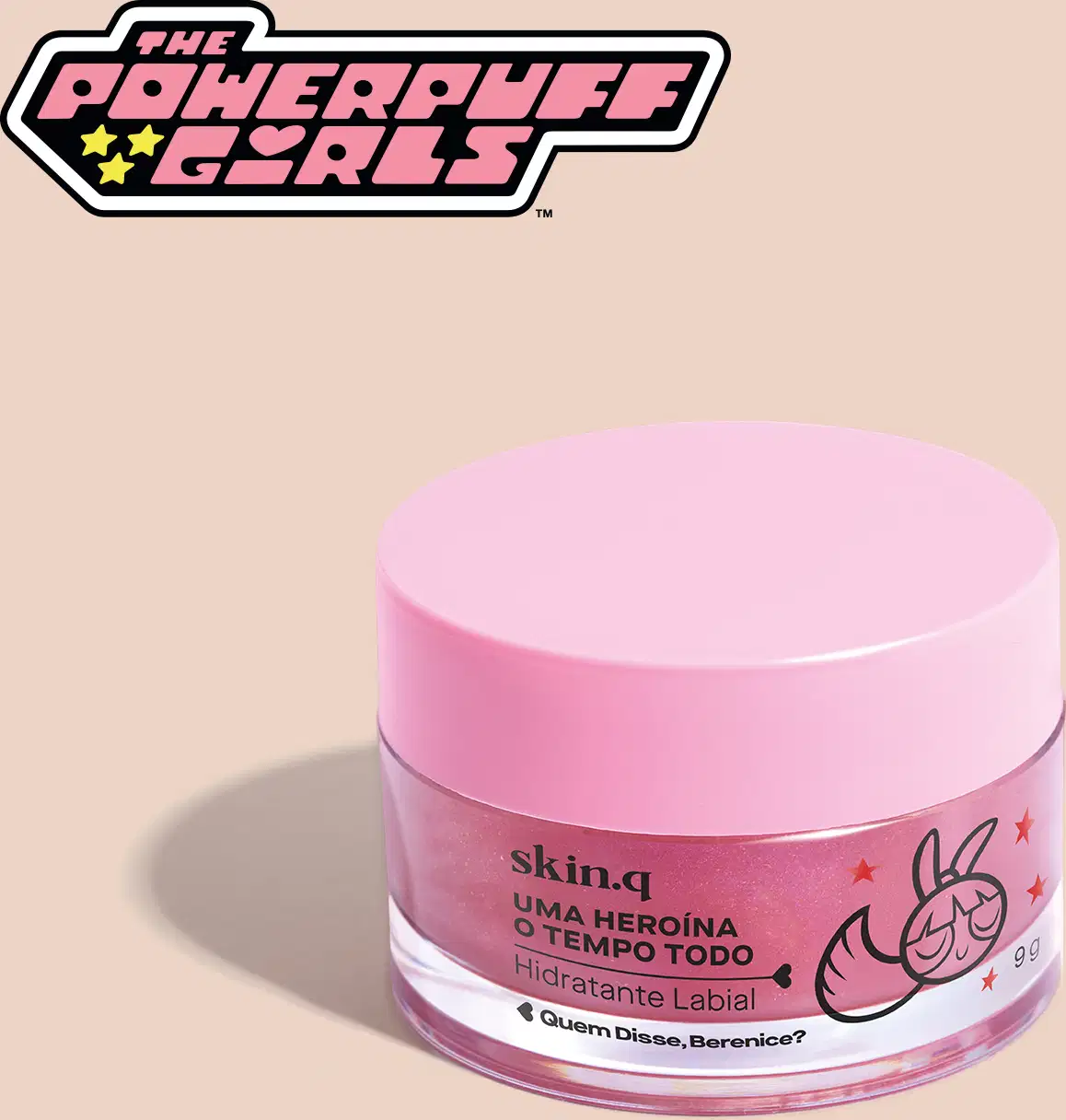 Embalagem rosa de hidratante labial da marca Meninas Superpoderosas Quem Disse, Berenice? sobre superfície clara, com logotipo e texto em destaque.