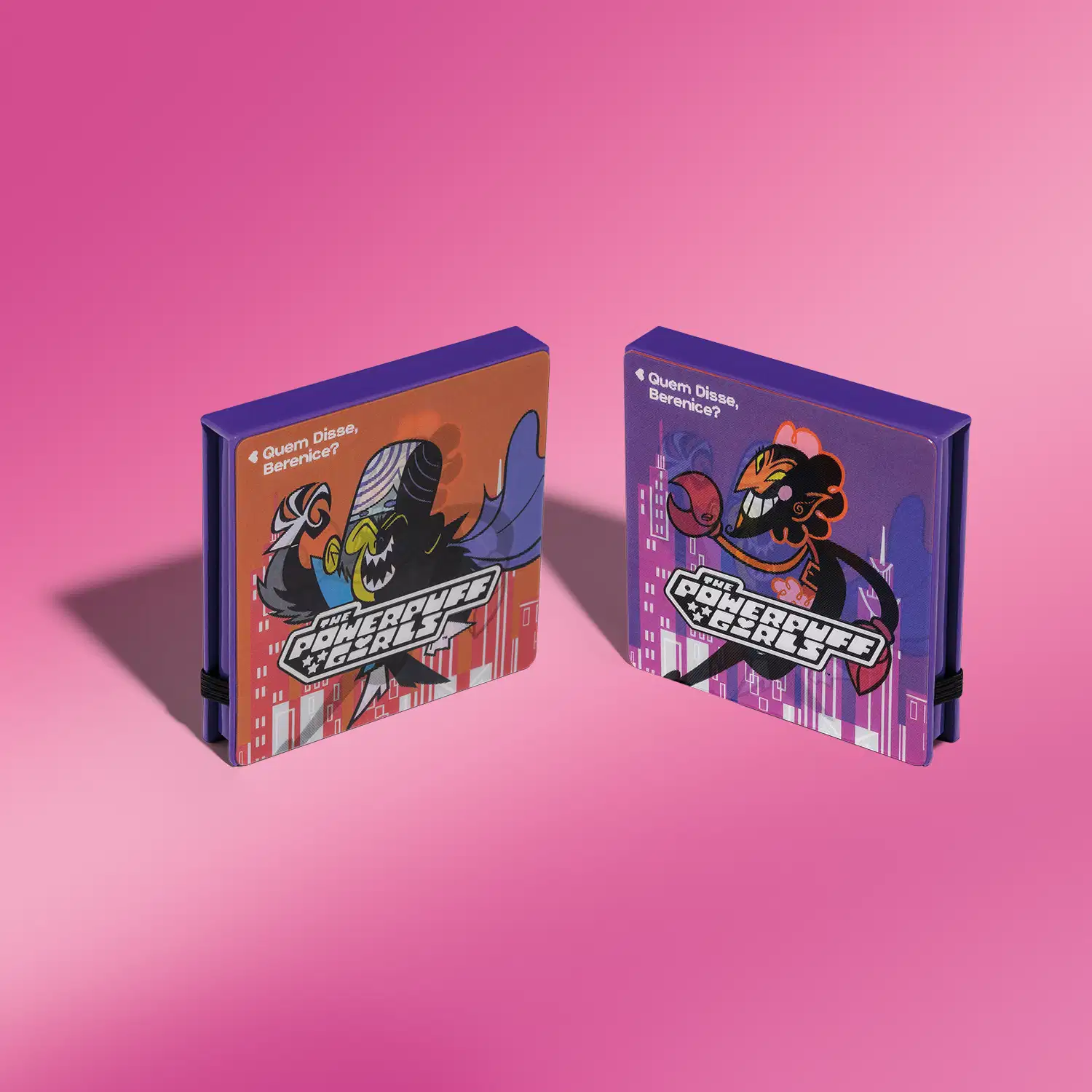 Duas caixas de produtos de beleza com ilustrações dos vilões das Meninas Superpoderosas em tons de roxo e vermelho. As caixas apresentam textos em português "Quem disse, Berenice?".