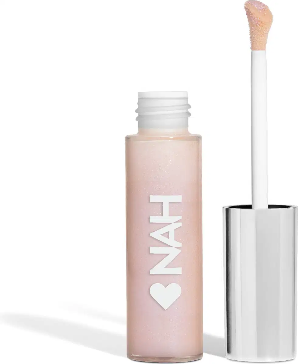 Frasco de iluminador da marca Quem Disse, Berenice? em embalagem rosa clara com texto branco "NAH" e coração. Aplicador de espuma na ponta para aplicação suave do produto.
