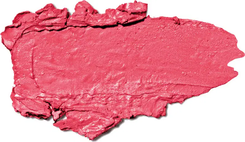 A textura deste produto de beleza é uma massa cremosa e brilhante de cor rosa intensa, com uma aparência suave e aveludada, indicando uma consistência macia e sedosa.