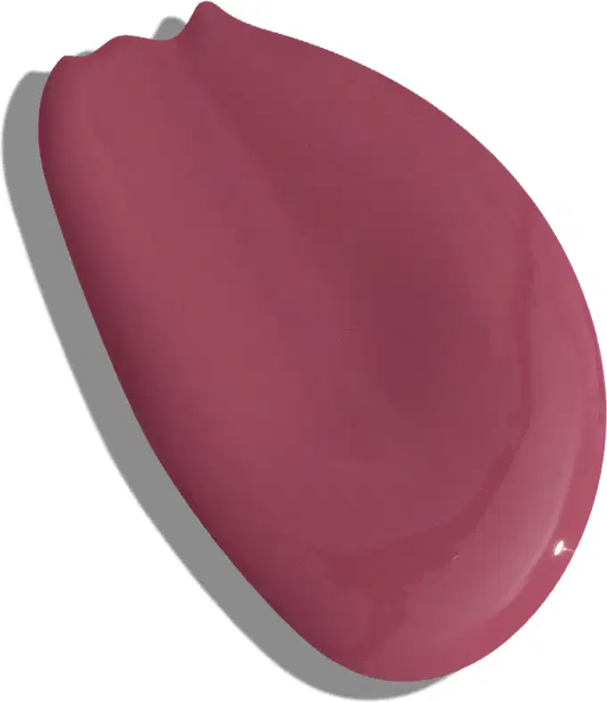 A imagem apresentada é a textura de um batom rosa queimado da marca Vult, num aspecto líquido e formato irregular. O batom em si não é visível.