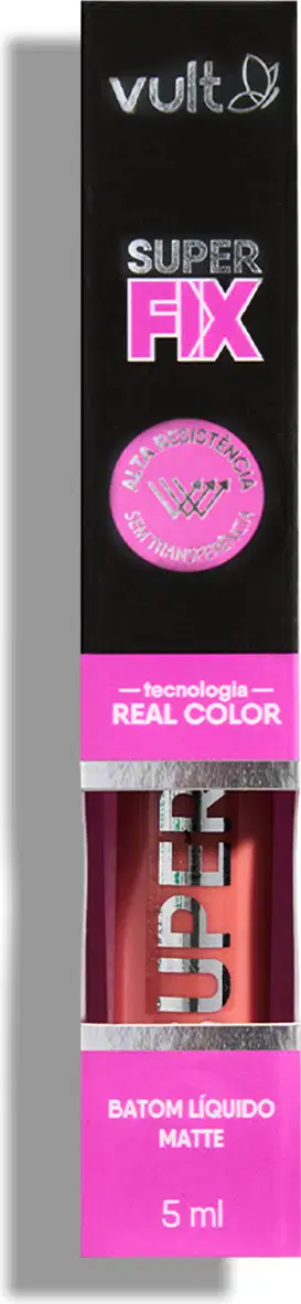 O produto apresentado é um batom líquido matte da marca Vult, da linha Super Fix. O produto está dentro da caixa, que é preta com detalhes em rosa, exibindo o logotipo da marca e o nome do produto.