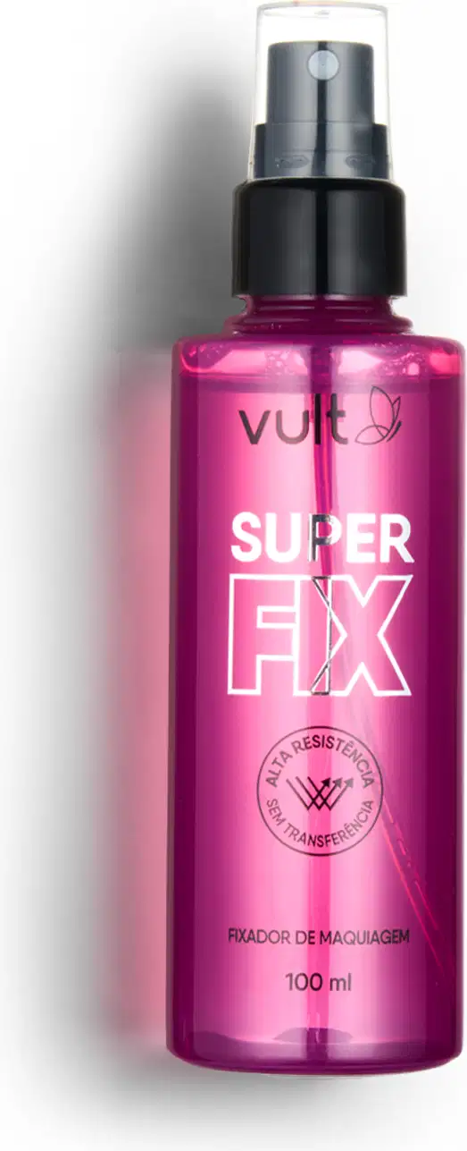 O produto apresentado é um fixador de maquiagem, chamado "Super Fix". O frasco é de cor rosa vibrante, com um rótulo que exibe o nome do produto em letras brancas. O frasco possui um borrifador preto na parte superior, permitindo a aplicação do produto.