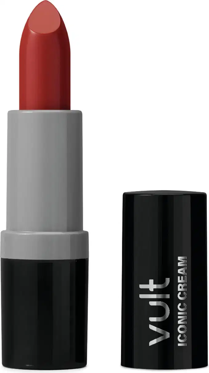 Batom vermelho da marca Vult em embalagem preta e cinza, com texto "Vult Iconic Cream" visível.
