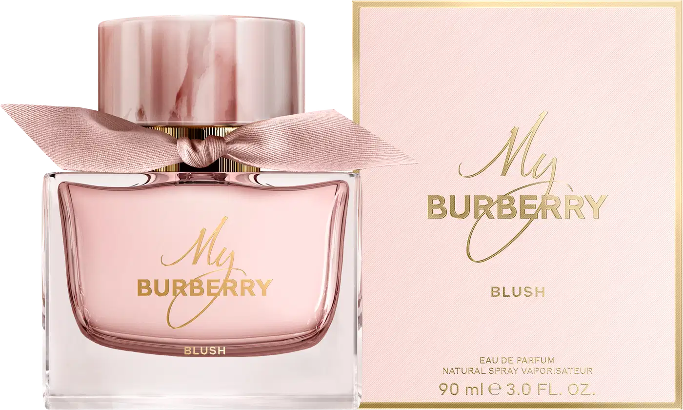 Frasco de perfume Burberry My Burberry Blush, com design elegante em tons de rosa, com laço rosa e rótulo dourado destacando o nome da fragrância.