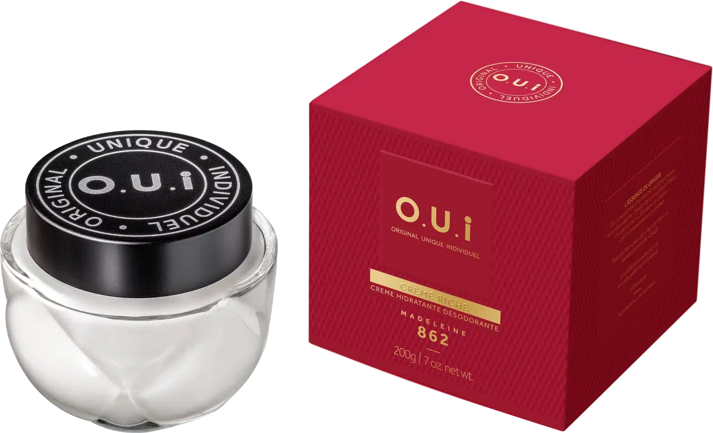 frasco de vidro transparente com tampa preta rotulada com o logotipo "O.U.I" e uma caixa externa vermelha com detalhes em relevo dourados. A caixa exibe o nome da marca, a descrição do produto em dourado e tem textura de trama.
