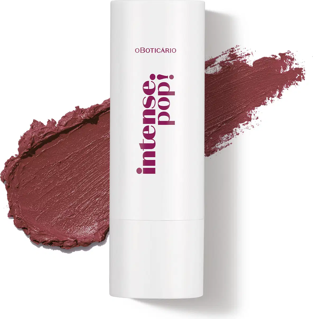 Batom de acabamento mate em embalagem branca com letras marrons, da marca Intense Pop! Atrás do produto, um rastro na cor rosa intenso mostrando a textura e a intensidade do item.
