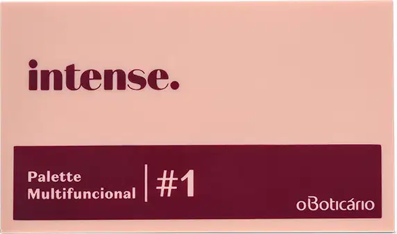 Caixa fechada da paleta multifuncional #1 Rose Intense nas cores rosa e marrom e letras nas mesmas tonalidades, trazendo o nome do produto e da marca.