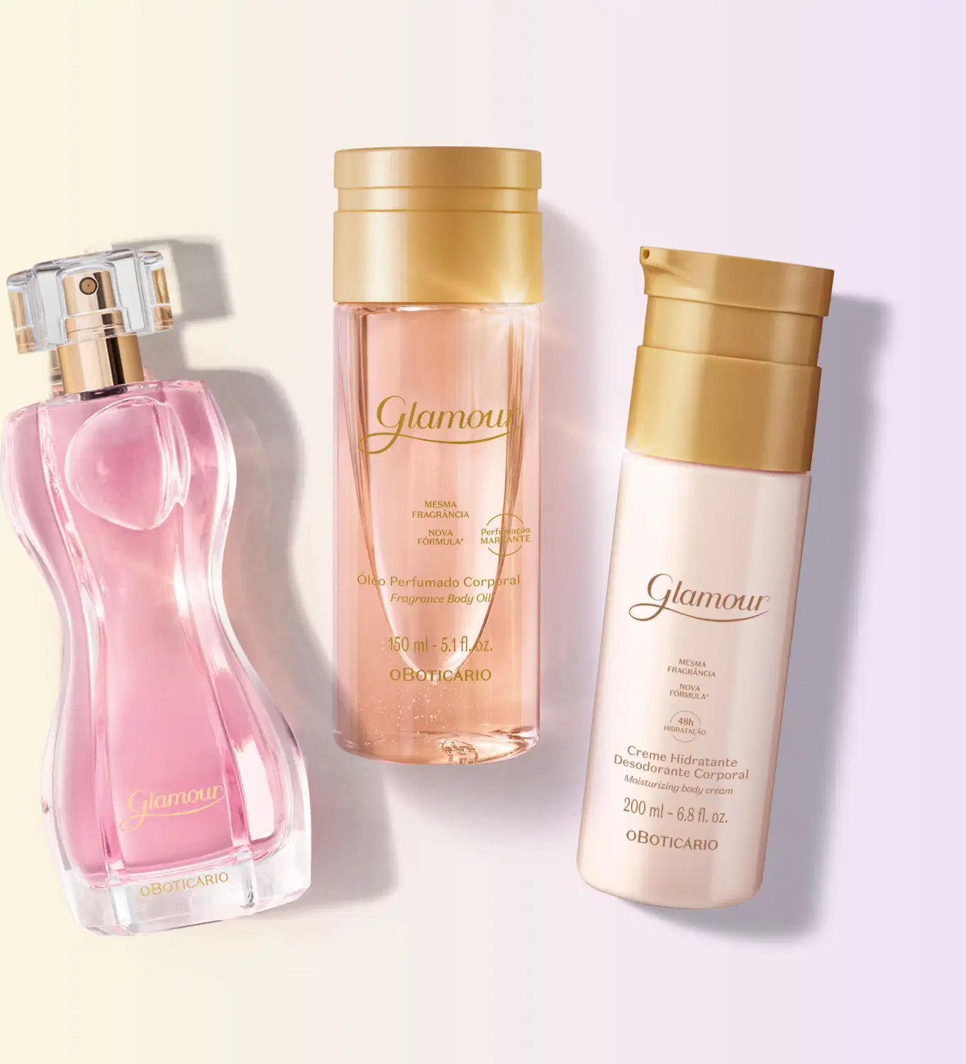Três itens Glamour: vidro curvilíneo com líquido rosa de desodorante colônia, frasco branco e dourado de creme hidratante corporal e frasco dourado transparente com líquido rosa e tampa transparente de óleo perfumado corporal.