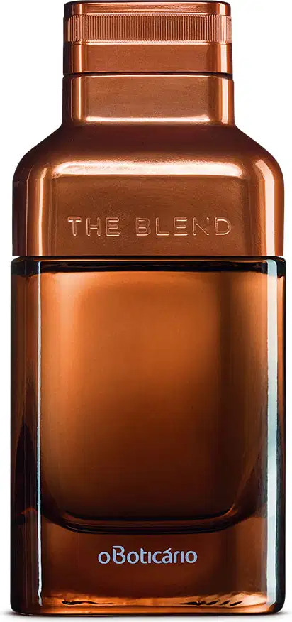 Vidro em tom de marrom fosco com detalhes em marrom metalizado e letras azuis contendo 100ml de Eau de Parfum The Blend.
