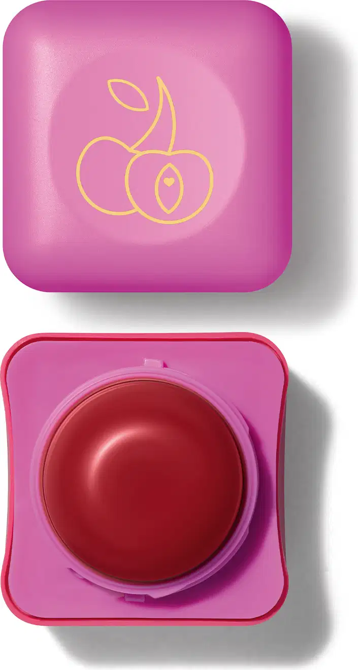 Pote compacto com cantos arredondados em tons de rosa com roll-on rosa escuro e tampa rosa com ilustração de duas cerejas contendo hidratante labial Intense & Cuide-se Bem Cereja Livre.