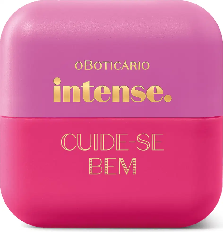 Pote compacto com cantos arredondados em tons de rosa com letras amareladas contendo hidratante labial Intense & Cuide-se Bem Cereja Livre.