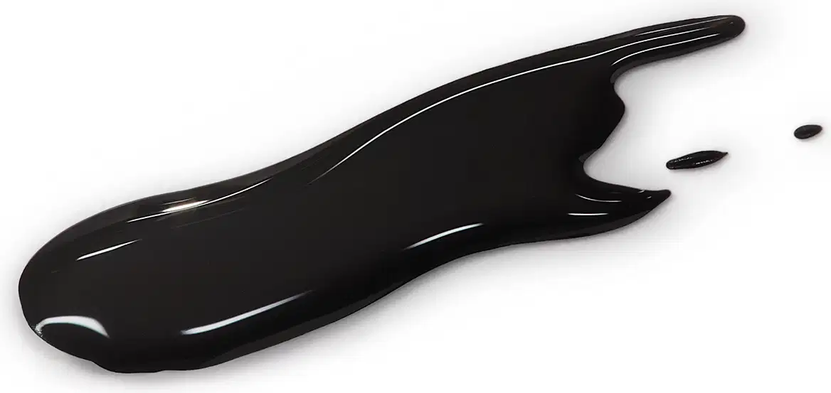 Textura cremosa e brilhante do delineador para olhos da marca Make B. Ela possui cor preta de alta pigmentação e está espalhada em uma superfície branca e lisa.