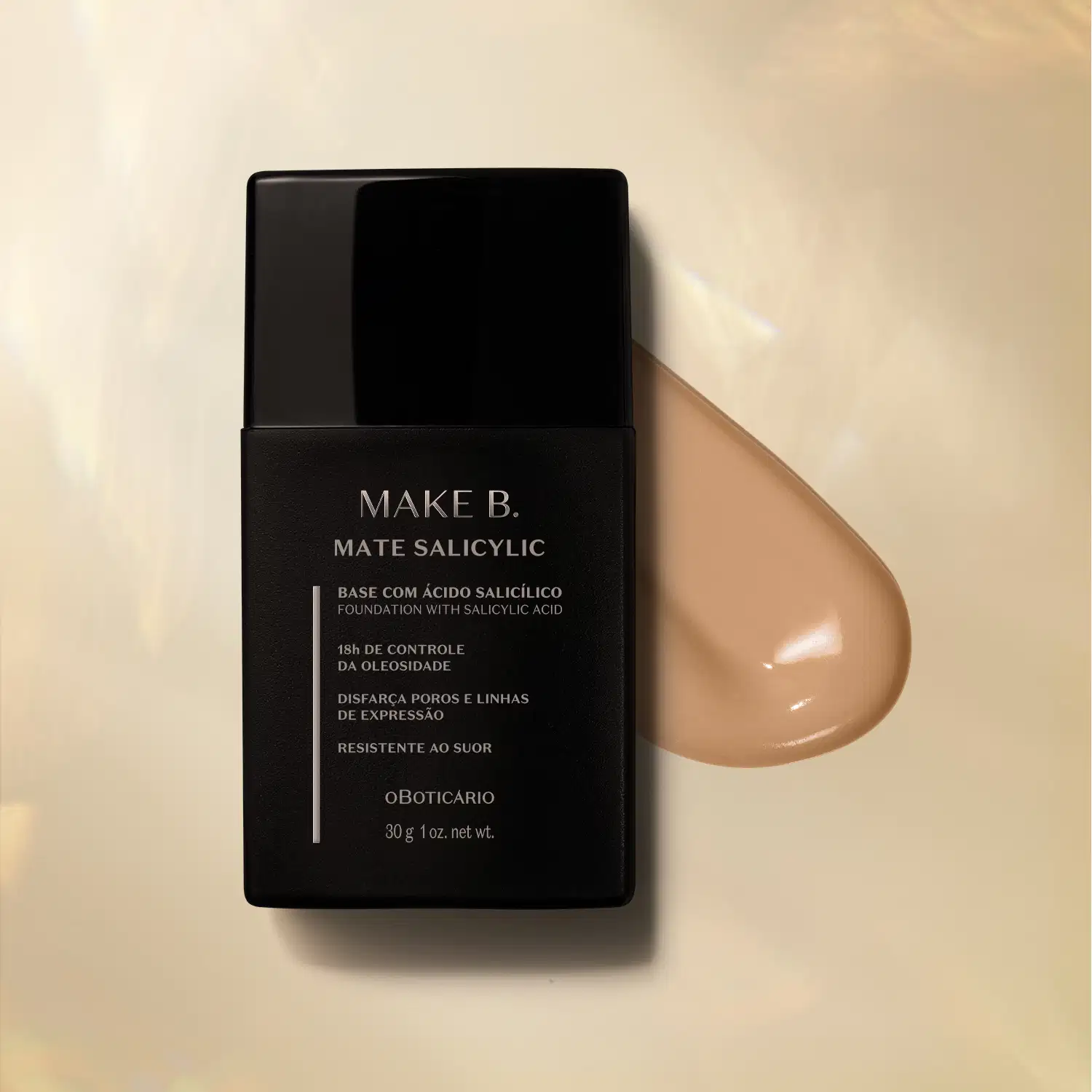 Frasco preto com letras cinzas de base líquida na cor 170 da marca Make B. Mate Salicylic sobre superfície bege com gota de produto bege médio ao lado, mostrando textura e tonalidade.