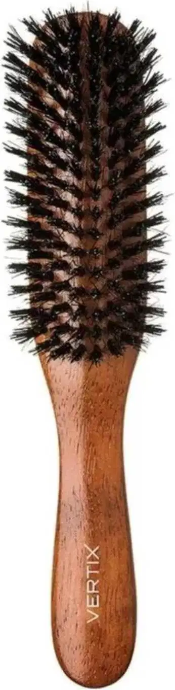 Escova de cabelo redonda de madeira da marca Vertix, com cerdas pretas e marrons densas em formato cilíndrico alongado, ideal para escovar e modelar os cabelos.