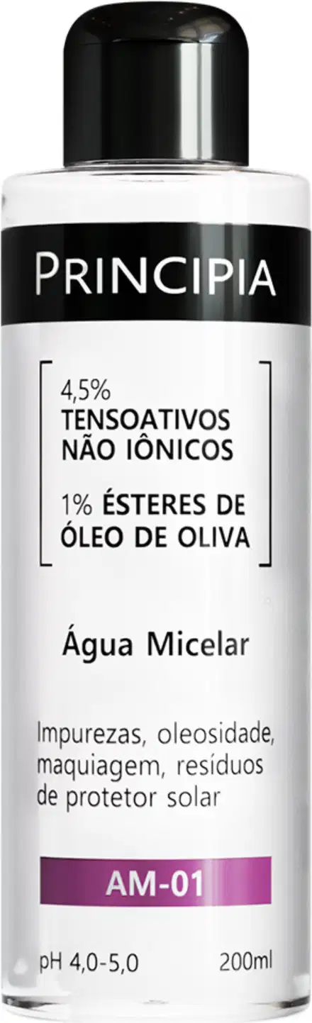 Frasco de água micelar da marca Principia, com rótulo preto e branco. Contém 4,5% de tensoativos não iônicos e 1% de ésteres de óleo de oliva. Indicado para impurezas, oleosidade, maquiagem e resíduos de protetor solar.