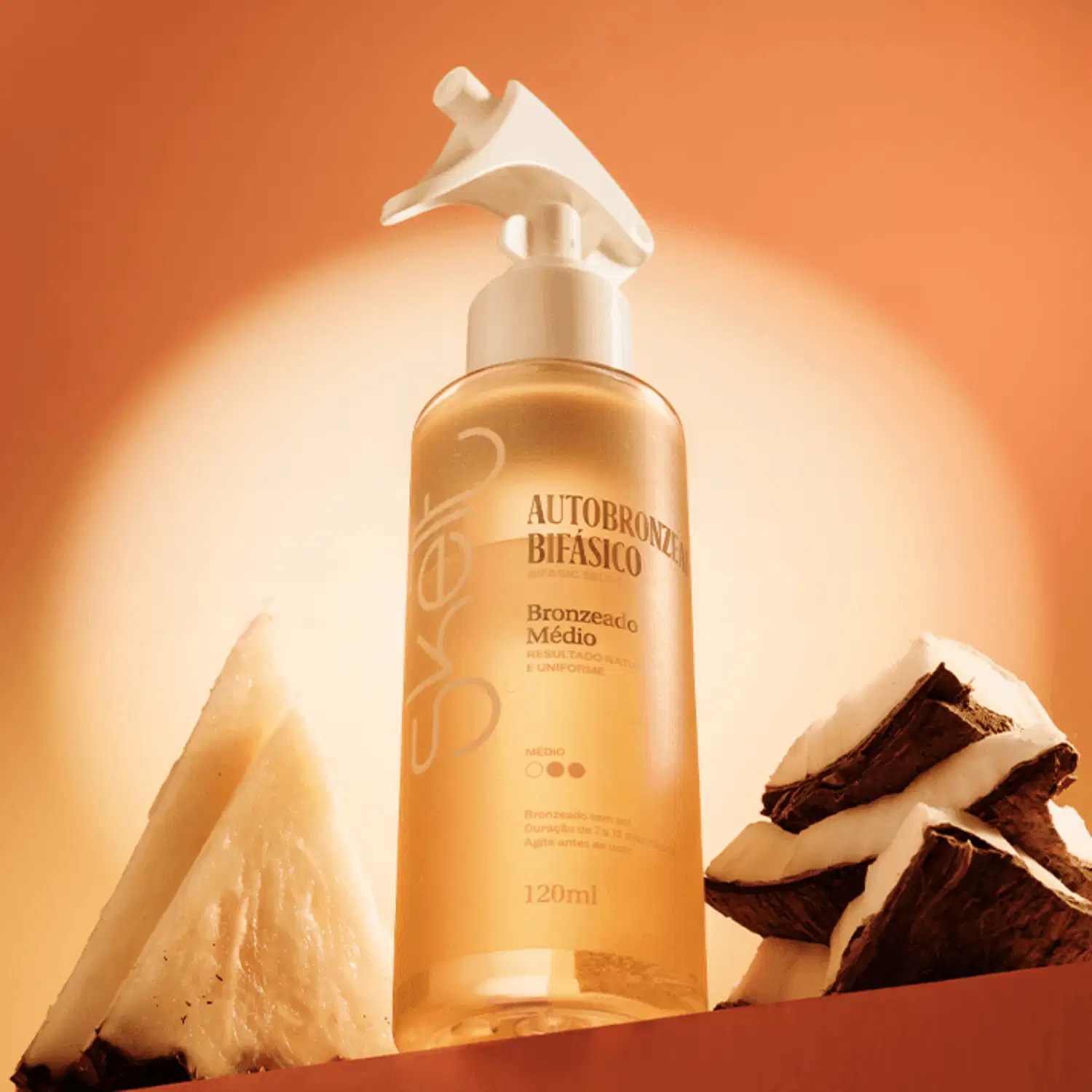Frasco de bronzeador médio da marca Autobronze Bifásico, com rótulo em fundo laranja e branco, contendo 120ml do produto.