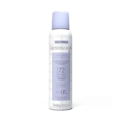 Frasco de desodorante aerossol da marca Giovanna Baby, com fórmula nova e proteção de 72 horas. Embalagem branca com detalhes em azul, indicando que o produto é hipoalergênico e não deixa resíduos na roupa.