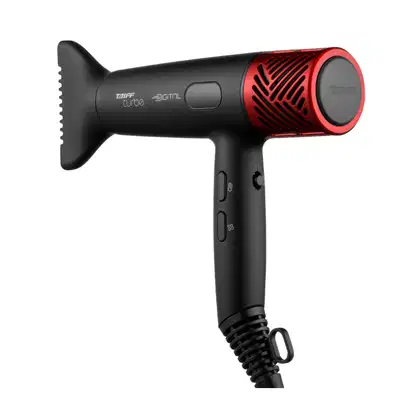 Secador de cabelos da marca Taiff, modelo Turbo Digital. Ele possui um design preto e vermelho, com um corpo cilíndrico e uma saída de ar na parte frontal. Possui controles e botões na parte superior, incluindo um botão de liga/desliga.
