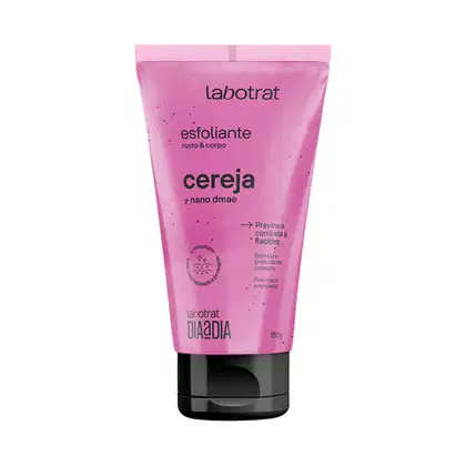 O produto apresentado é um esfoliante corporal da marca Labotrat, com a embalagem em tom de rosa. O rótulo indica que o produto é de "Cereja" e possui propriedades de prevenir e combater a flacidez. 150g.