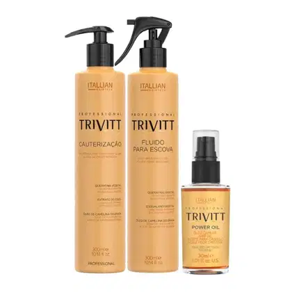 Três produtos da marca Itallian Hairtech: dois frascos de 300 ml com bombas doseadoras, um com rótulo "Trivitt Cauterização" e outro com "Trivitt Fluido para Escova", além de um frasco de 30 ml com rótulo "Trivitt Power Oil".