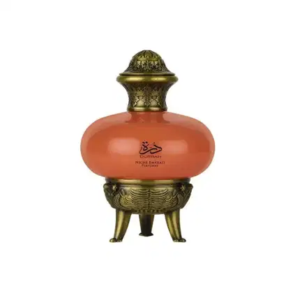 Frasco de perfume Lattafa Niche Emarati Durrah com tampa dourada ornamentada, corpo laranja brilhante, rótulo com nome da marca em árabe e inglês.