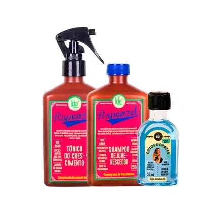 A imagem mostra 3 produtos de Lola From Rio. Um shampoo e um tônico capilar, ambos da linha rapunzel com frascos retangulares marrons e rótulos vermelhos. E ao lado um frasco menor de óleo capilar transparente com líquido azul claro.