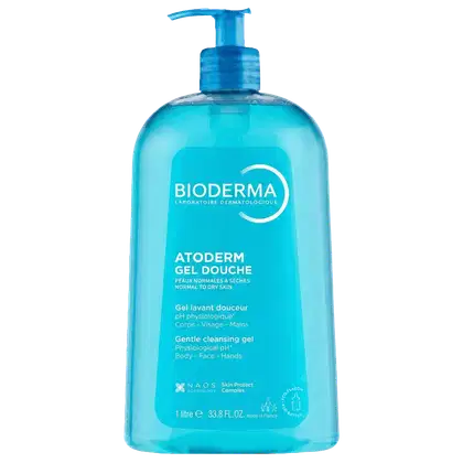 Frasco de gel de banho azul da marca Bioderma, com bomba doseadora, rótulo com nome do produto "Atoderm Gel Douche" e informações sobre pele normal a seca.