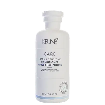 Frasco branco de condicionador Keune Care Derma Sensitive, com 250 ml de capacidade. O rótulo apresenta o nome da marca e do produto, bem como informações sobre sua função de acalmar o couro cabeludo sensível.