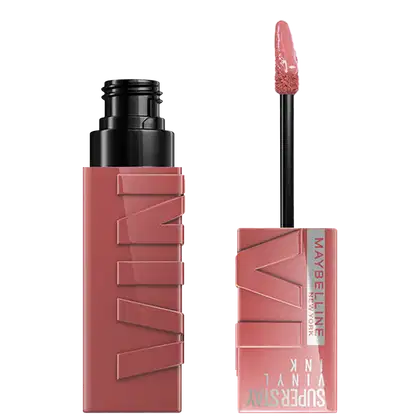 Produto de maquiagem Maybelline Super Stay Matte Ink, com embalagem preta e rosa, contendo um aplicador de ponta aveludada. O rótulo destaca o nome da linha "Super Stay Matte Ink" em letras grandes.