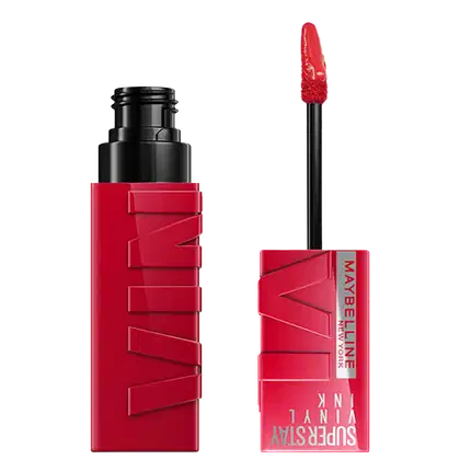 Produto de maquiagem da marca Maybelline, com embalagem vermelha e preta. Trata-se de um batom líquido com aplicador em formato de pincel, com a inscrição "Super Stay Ink Crayon" visível.