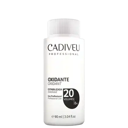 Frasco branco com rótulo preto e branco da marca Cadiveu Professional. O produto é um oxidante com 20 volumes e 6% de concentração, indicado para uso profissional.