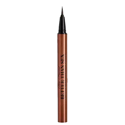 Delineador líquido de olhos da marca Too Faced. Embalagem alongada e fina de cor cobre metálico. Ponta fina para aplicação precisa. Rótulo na lateral com o nome da marca "Too Faced" e o nome do produto "Better Than Sex" em letras pretas sobre fundo cobre.
