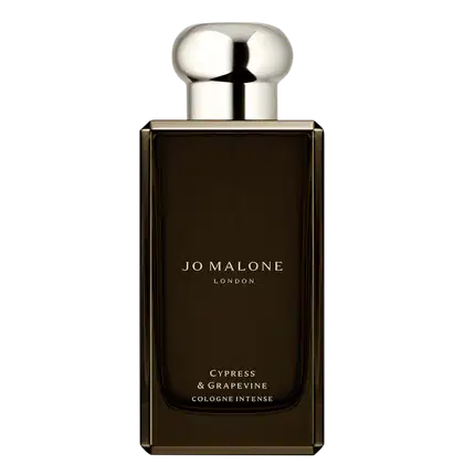 Frasco de perfume Jo Malone London Cypress & Grapevine Cologne Intense, com embalagem retangular escura e rótulo em dourado. O frasco possui um design elegante e sofisticado, com tampa arredondada.