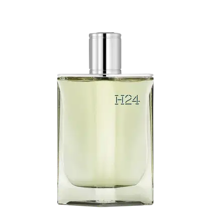 Frasco de perfume Hermès H24 com design elegante e minimalista em tons claros. Rótulo com o nome da fragrância em destaque. Embalagem de vidro com tampa metálica, transmitindo sofisticação e qualidade da marca.