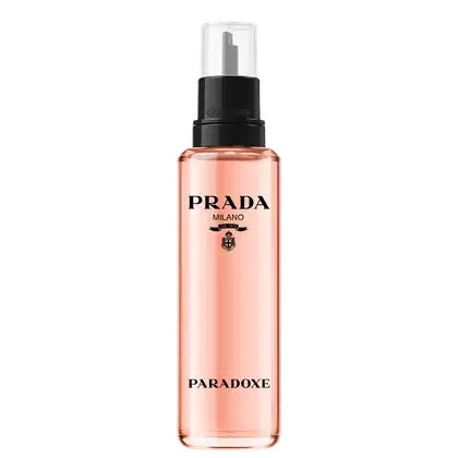 Frasco de perfume Prada Paradoxe, com design elegante em preto e rosa, exibindo o logotipo da marca e o nome do produto em destaque. O recipiente possui um aplicador de pulverização para facilitar a aplicação do produto.